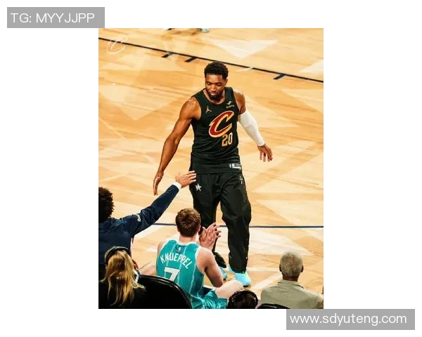 热搜榜第一！米切尔因一举动刷屏全网