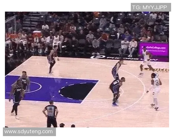 米切尔赛场爆发小插曲，裁判如何处理？